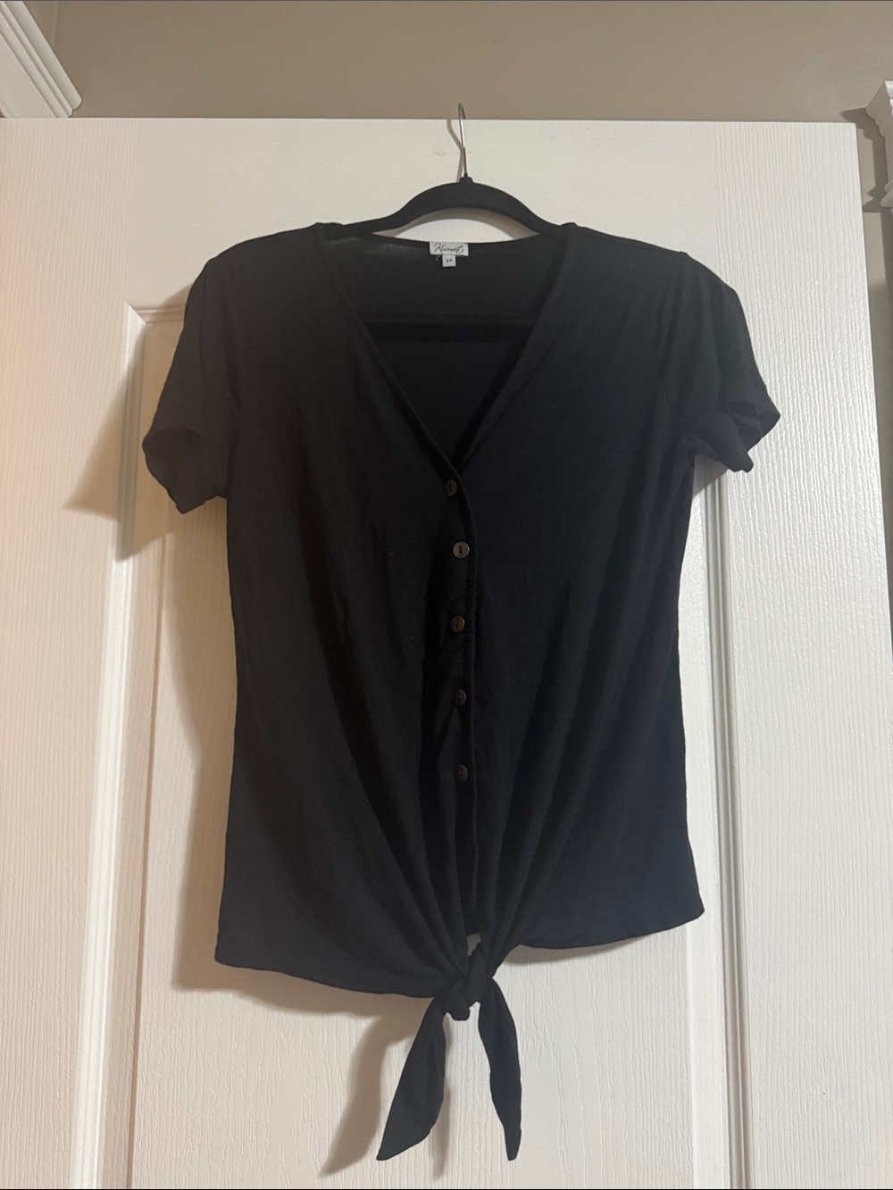 Kismet Black Button-Front Tie Hem V-Neck Top